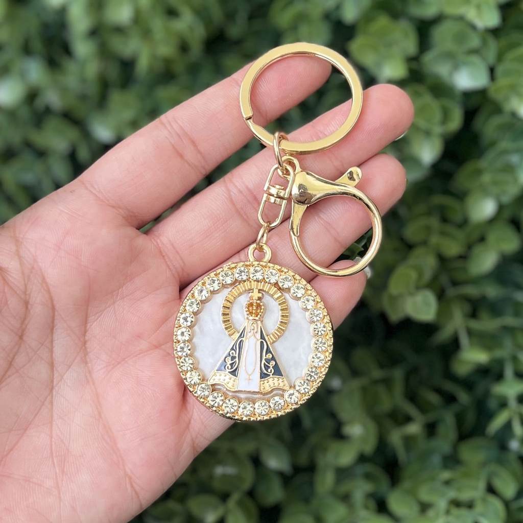 Chaveiro Nossa Senhora Aparecida Dourado e Branco em Madre Pérola