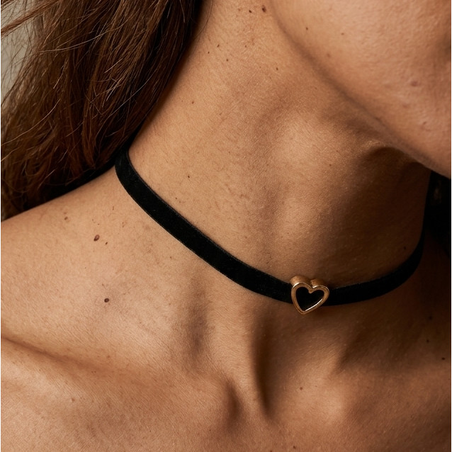 Colar Choker Coração com Courino em Oferta na Shopee