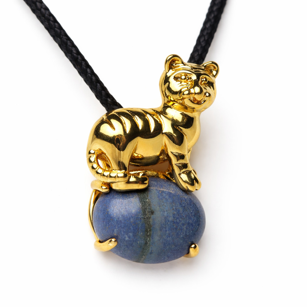 Colar Leoa Cabochao Oval Pedra Quartzo Azul Natural Dourado