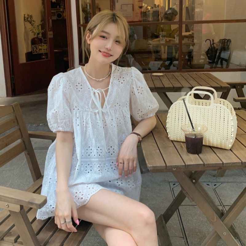 Coreano branco camisa de manga curta feminina verão francês com decote em V oco renda crochê solto meados de comprimento