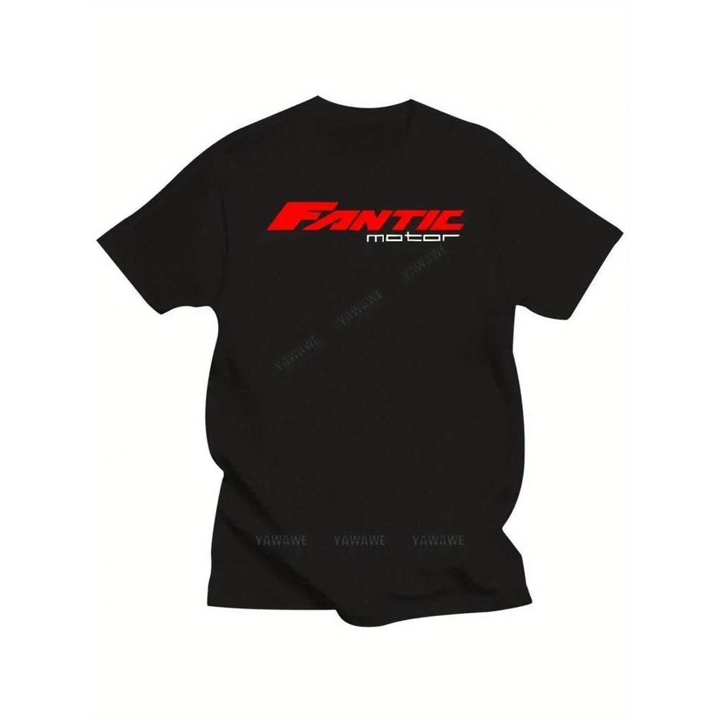 Camiseta Masculina Fantic Motor em Algod?o Preto com Estampa de Logo Vermelho Intenso - Corte Regular, Conforto para Tod