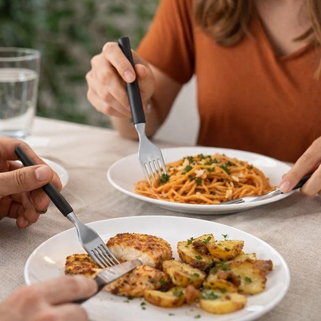Kit 6 Garfos Pegador Comer Almoço Janta Servir Macarrão Talheres Preto Achadinhos