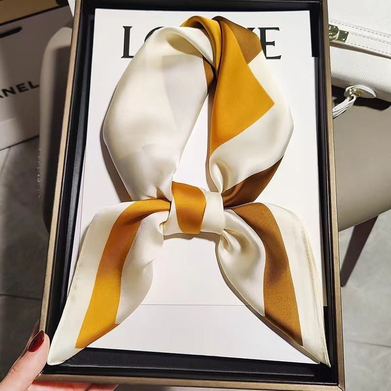 Lenço De Seda Feminino Edição Coreana Quadrado Moda Decoração Cachecol Fino Pequeno 70 * 70cm em Oferta na Shopee