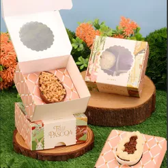 30 CAIXAS P/ 4 DOCES OU OVO 50G C/ VISOR VILA ENCANTADA 5481 ( PASCOA JANGO 2026 )