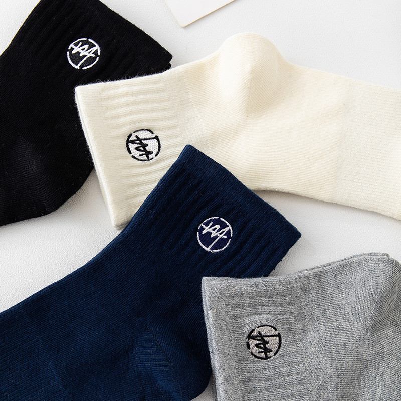 Meias curtas masculinas para primavera e outono, de cor sólida, versáteis, esportivas, bordadas, estilo japonês, moderna