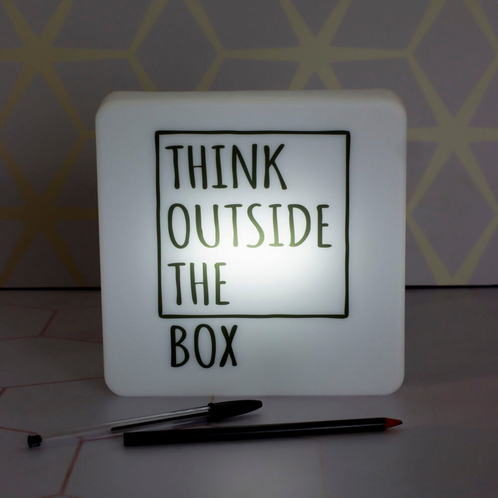 Luminária Slim Box “Pense Fora da Caixa” – Decoração Criativa e Luz Indireta 💡