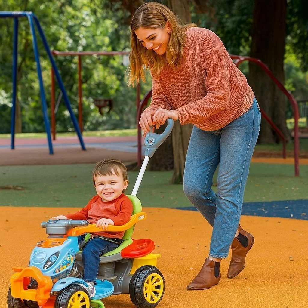 Quadriciclo infantil com pedal e guia para empurrar brinquedo de passeio seguro para criança pequena