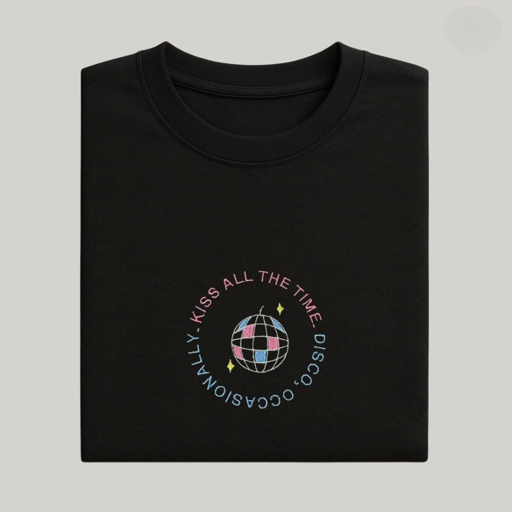 Camiseta Harry Styles - Kiss all the time. Disco, occasionally. Camisa 100% Algodão