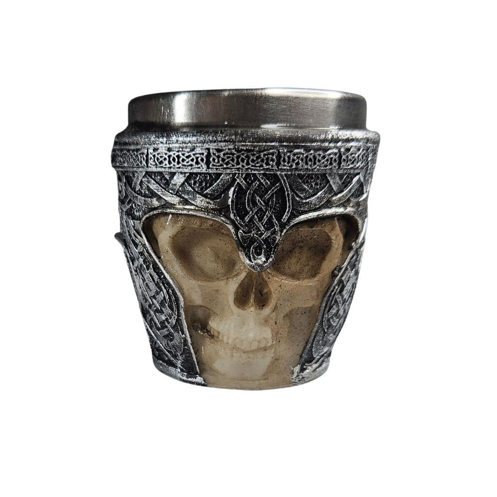 Copo de Shot Prateado Decorativo Caveira Fantasia Medieval Com Elmo de Resina Interior em Aço Inox 50ml