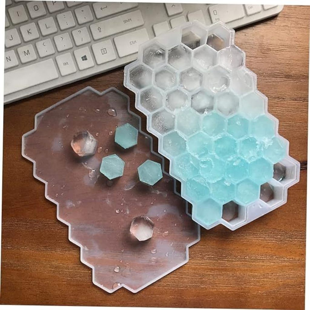 OFERTA Forma De Gelo 37 Cavidades Silicone 20x12x2,1cm Formato De Favo De Mel  Com Tampa Multiuso Multicolorida Molde em Oferta na Shopee