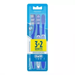 Escova Dental Oral-B 1.2.3 Com 3 Clean Cerdas Médias