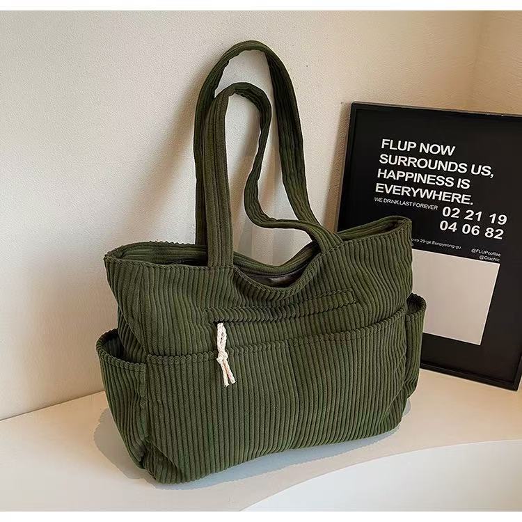 Bolsa transversal de veludo cotelê, grande capacidade, vários bolsos, leve, fecho de zíper(2205) em Oferta na Shopee