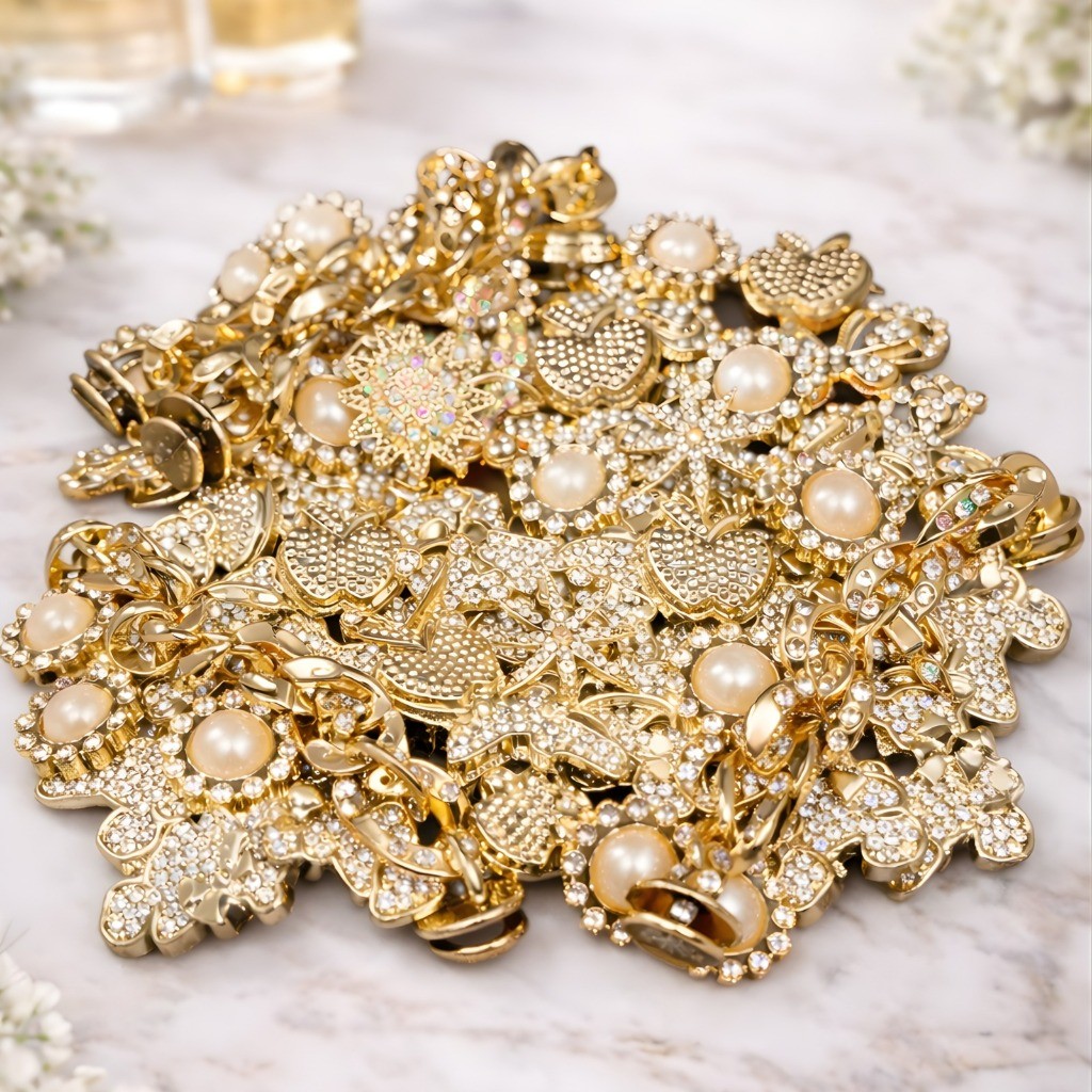 Kit 8 Pins Sortidos Strass Dourado Ideal Para Babuches Chinelos em Oferta na Shopee