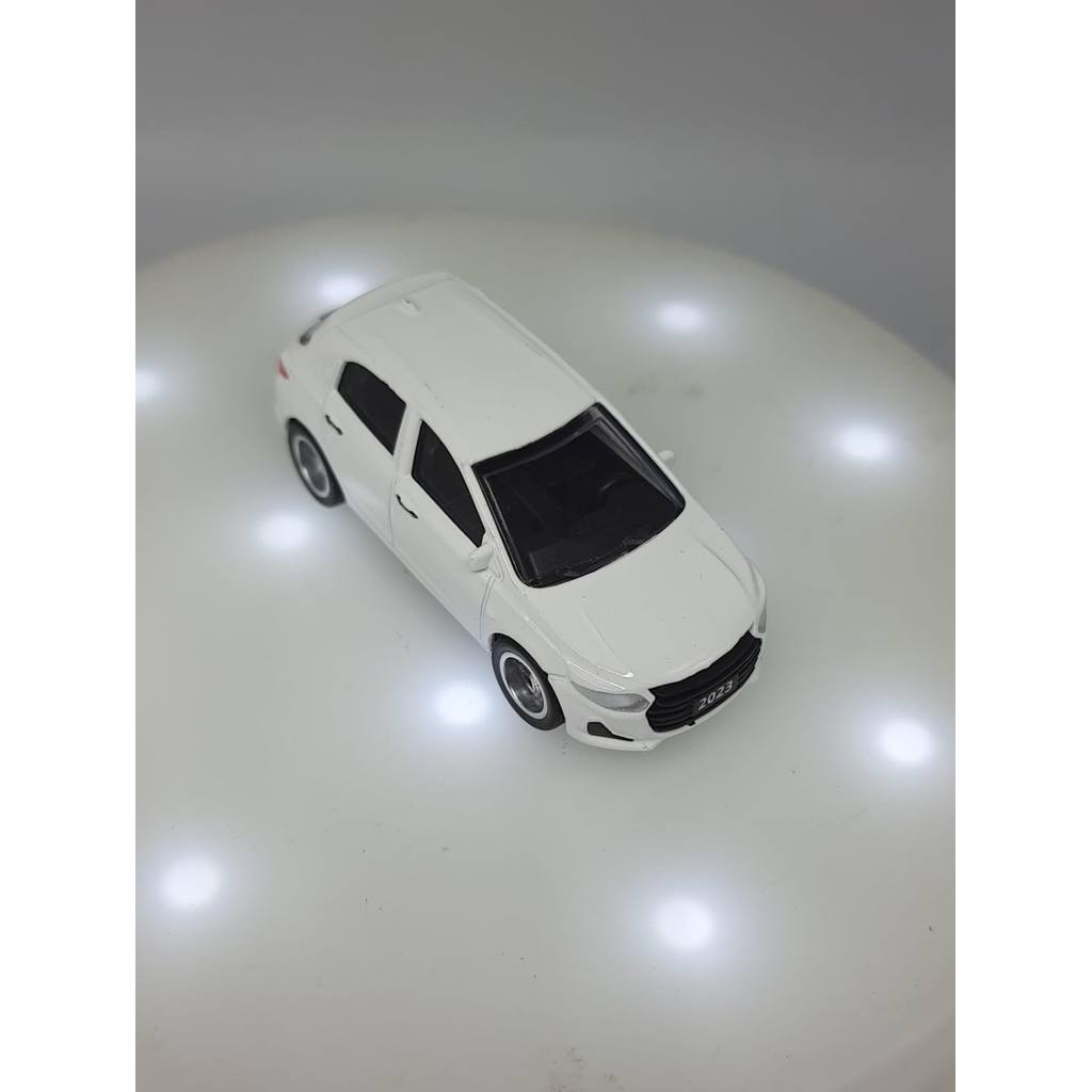 Miniatura Chevrolet Onix 2023 Branco Pneus Borracha 1:64 6cm