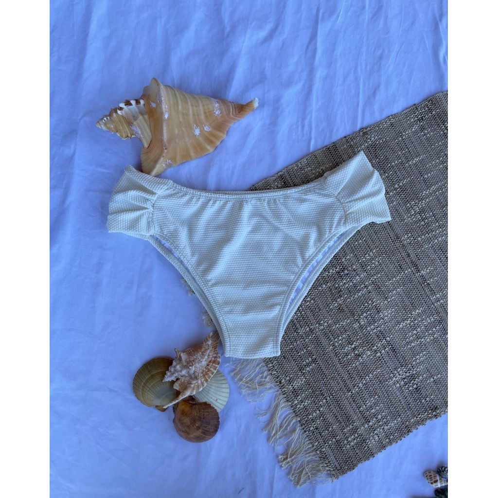 Calcinha com lateral dupla com drapeado, modelagem moderna que tapa bem o bumbum, tecido com proteção solar, Plus Size — imagem 2 de 2