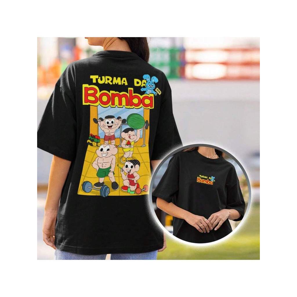 Camiseta Oversized Estampa "Turma da Bomba" Academia Cartoon Streetwear Fitness Unissex Algodão Confortável Interativa