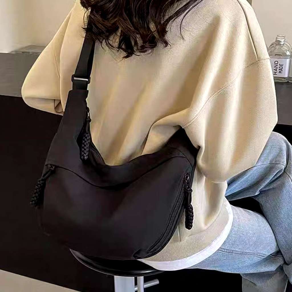 Bolsa Feminina de Ombro Meia-Lua em Tecido Zíper Alça Ajustável Casual Estudante
