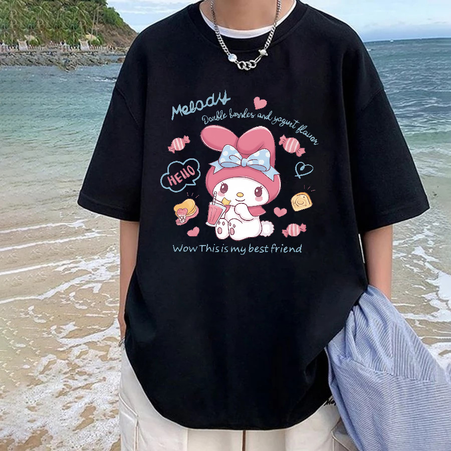 Camiseta Masculina Personagem com chapéu e bolos e paletas e frases estilo infantil moderno confortável estilosa