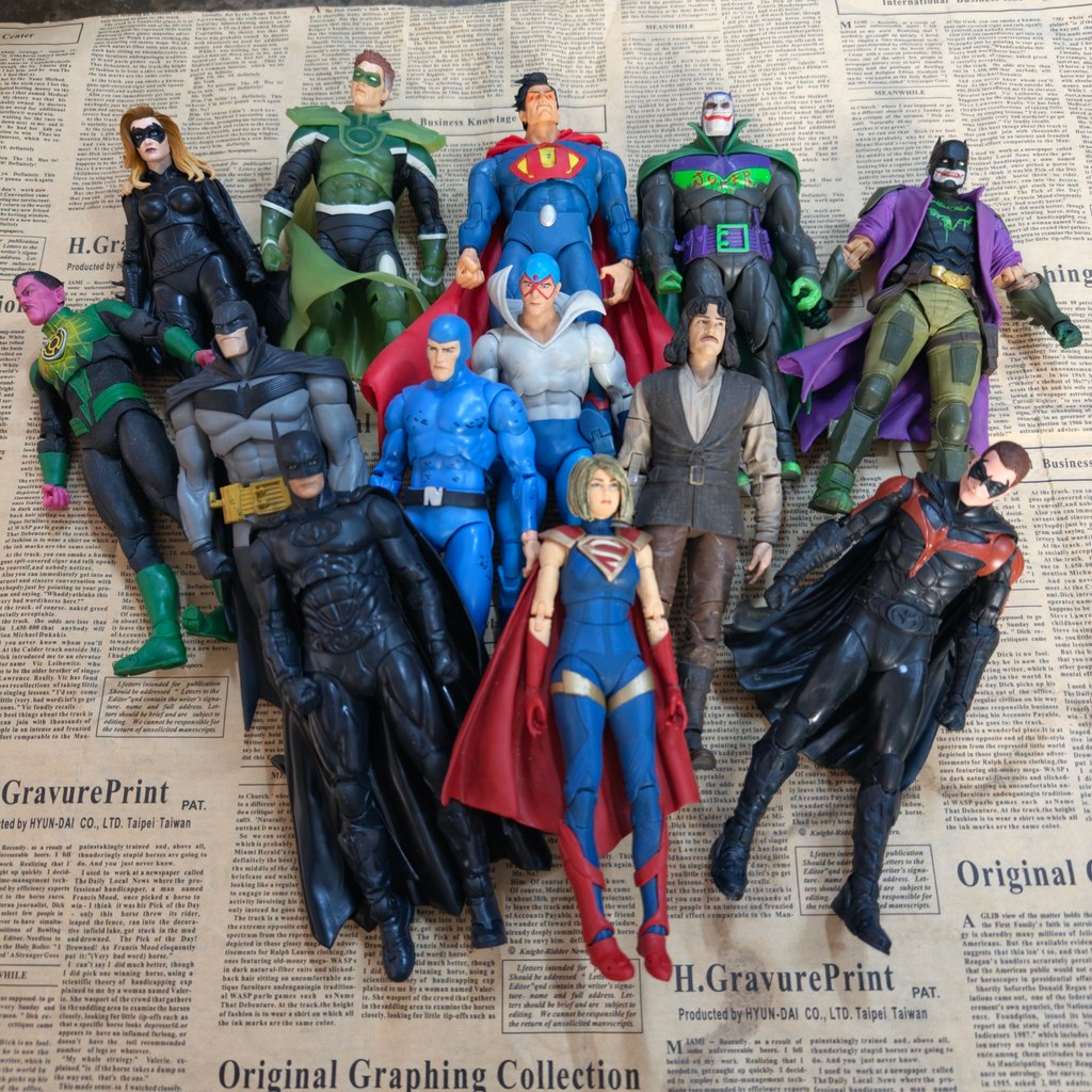 Bens em massa genuínos McFarlane 23cm Figura de ação Batman Superman Lanterna verde Besta Figura infantil