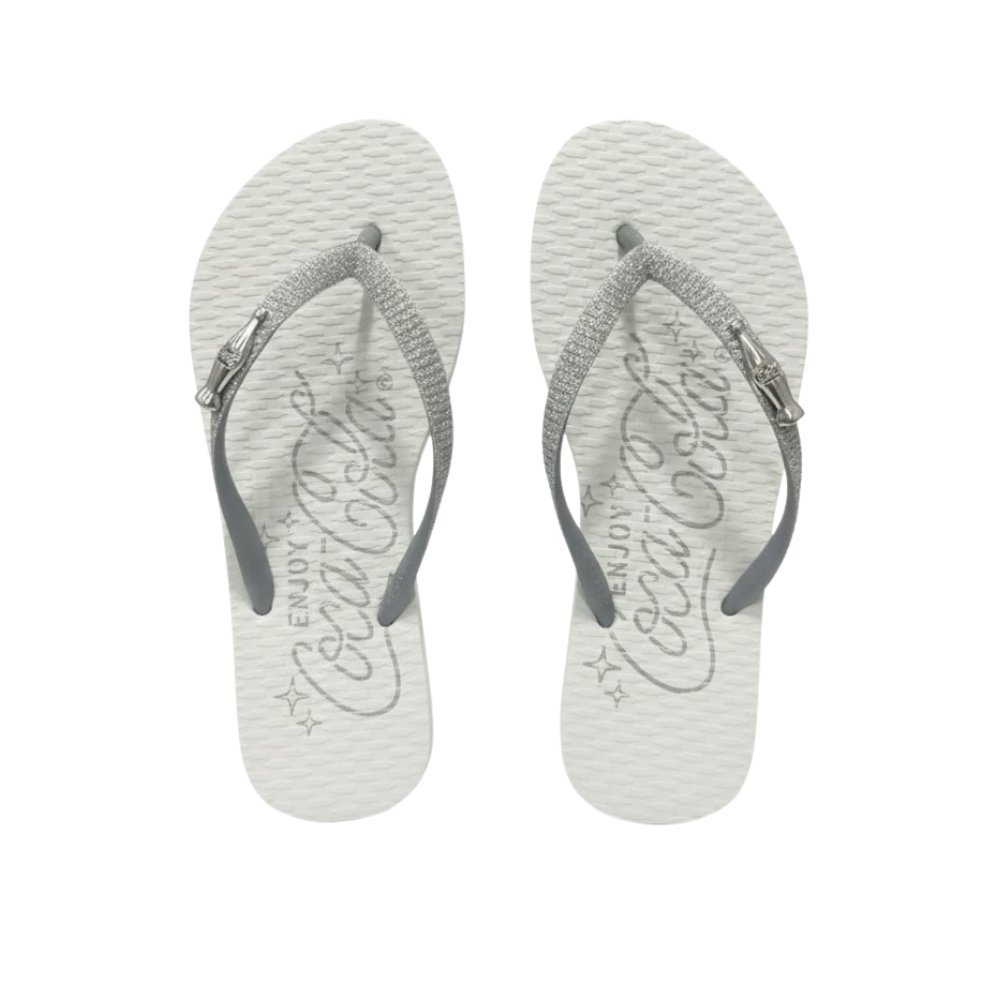Chinelo Feminino Coca-Cola Special em EVA com Tiras Finas Brilhantes Detalhe Garrafinha Prateada Sintéticas Casual