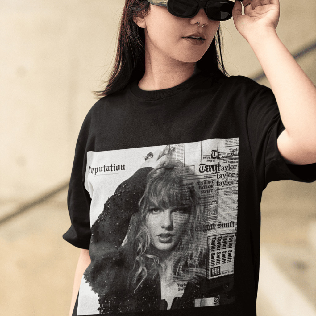 Camiseta Oversized Feminina Max Camisa Over Blusa da Taylor Estilosa Tendencia Retro Swift Aesthetic