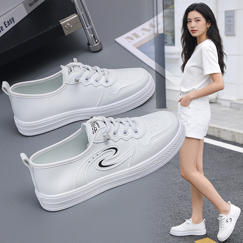 Sapatos femininos casuais brancos, resistentes ao desgaste e elegantes.