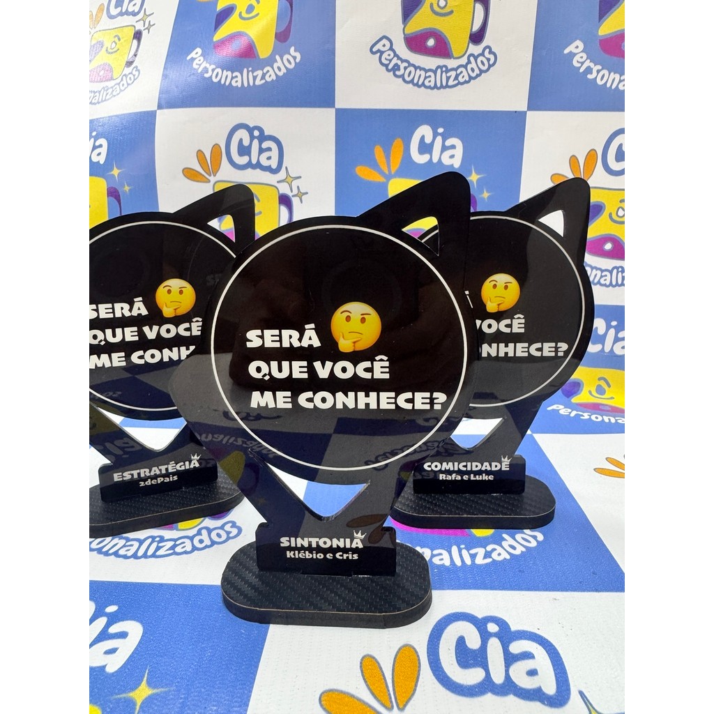 Troféu Personalizado acrilico com MDF - Globo 8,8 x 17,9 cm