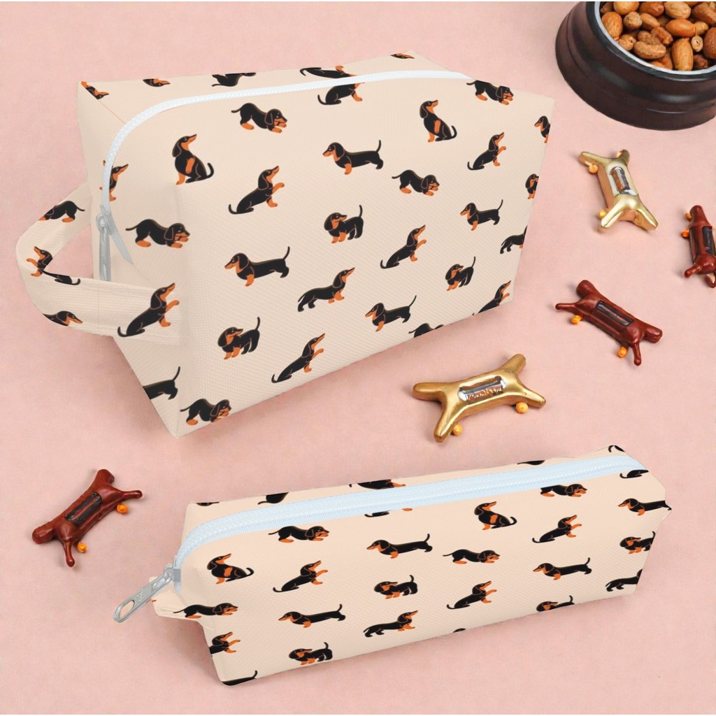 Bolsinha Salsicha Estojo Maquiagem Organizador Necessaire Cachorro Dachshund Bege Estampa Pet Lovers