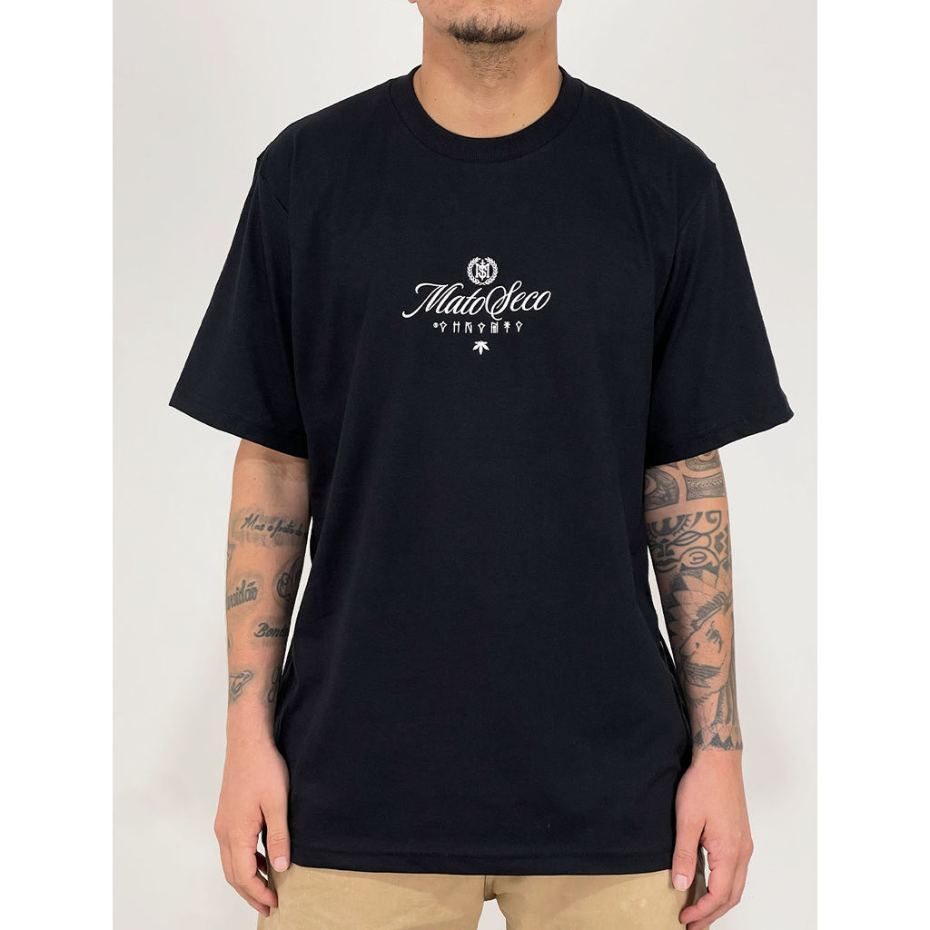 [Camiseta Premium em Algodão Puro]GXG Camiseta Chronic/Mato Seco Jah Sabe, Jah Vê Logo Back - Preta