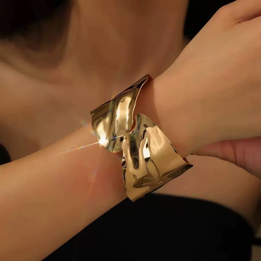 Bracelete Feminino de Braço Largo Ondulado Ajustável banhado Ouro 18K e Prata925