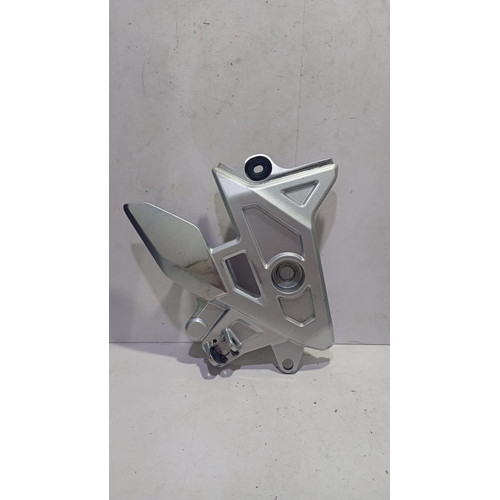 Bacalhau Dianteiro Direito Honda Cb 300f Twister 2023(usado) Prateado