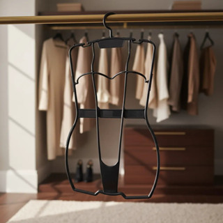 Cabide De Plástico Silhueta 3d Preto em Oferta na Shopee