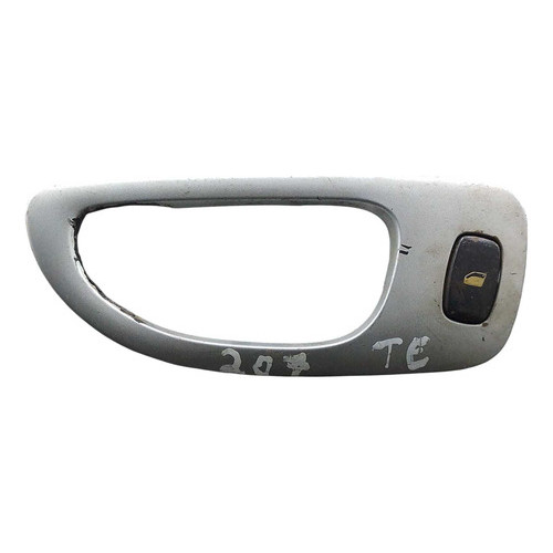 Moldura Maçaneta Tras Esq Peugeot 307 2007 A 2012 Detalhe Cinza Traseira
