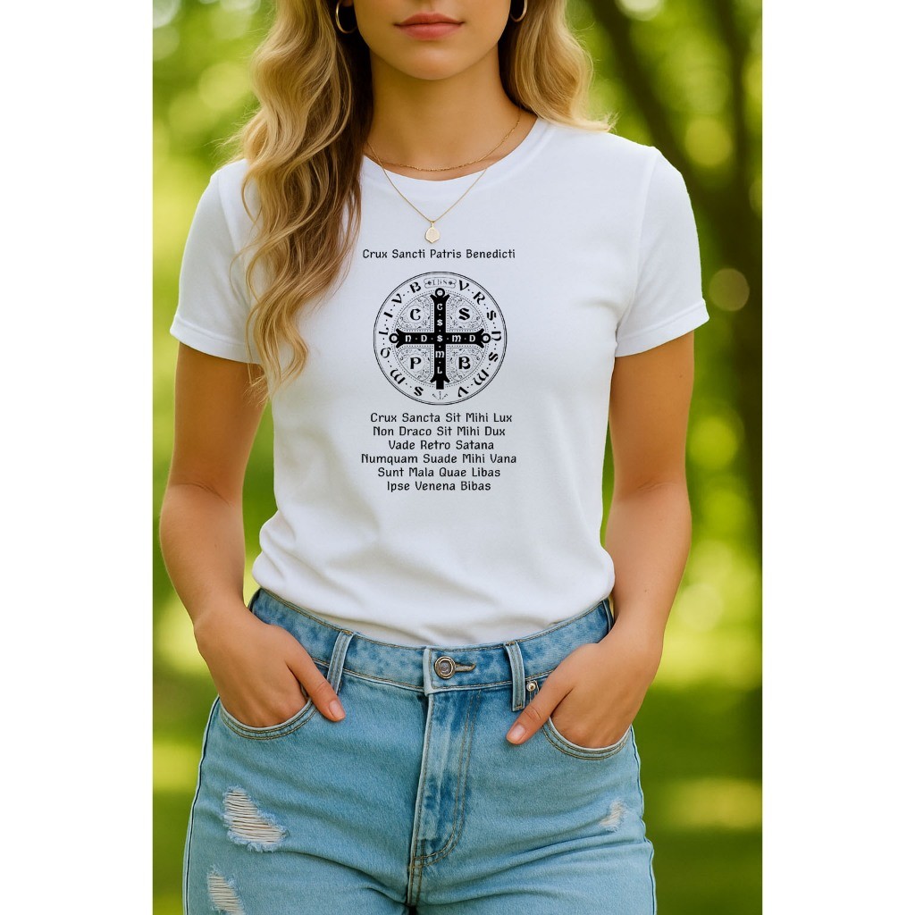 Camiseta Babylook Tshirt Feminina Religiosa Medalha de São Bento Latim Católica Oração Cruz Sagrada 100% Algodão