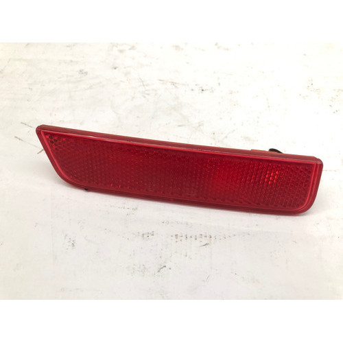 Refletor Olho Gato Esquerdo Para Choque Traseiro Duster 2015 Vermelho