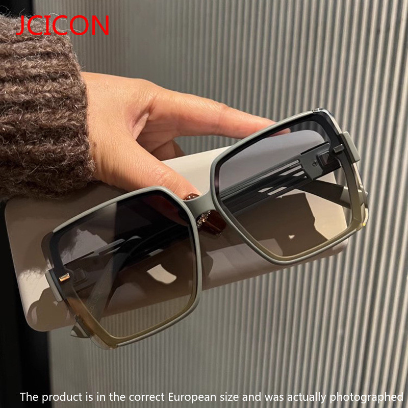 Óculos de sol personalizados Jcicon com armações largas listradas, novos óculos de sol quadrados e elegantes.