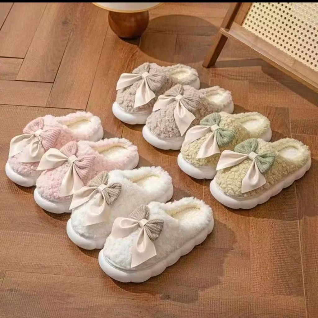 Pantufa Nuvem de Pelúcia com Laço Acetinado – Conforto Irresistível -  Design "Cloud" com Detalhe em Laço LU4445