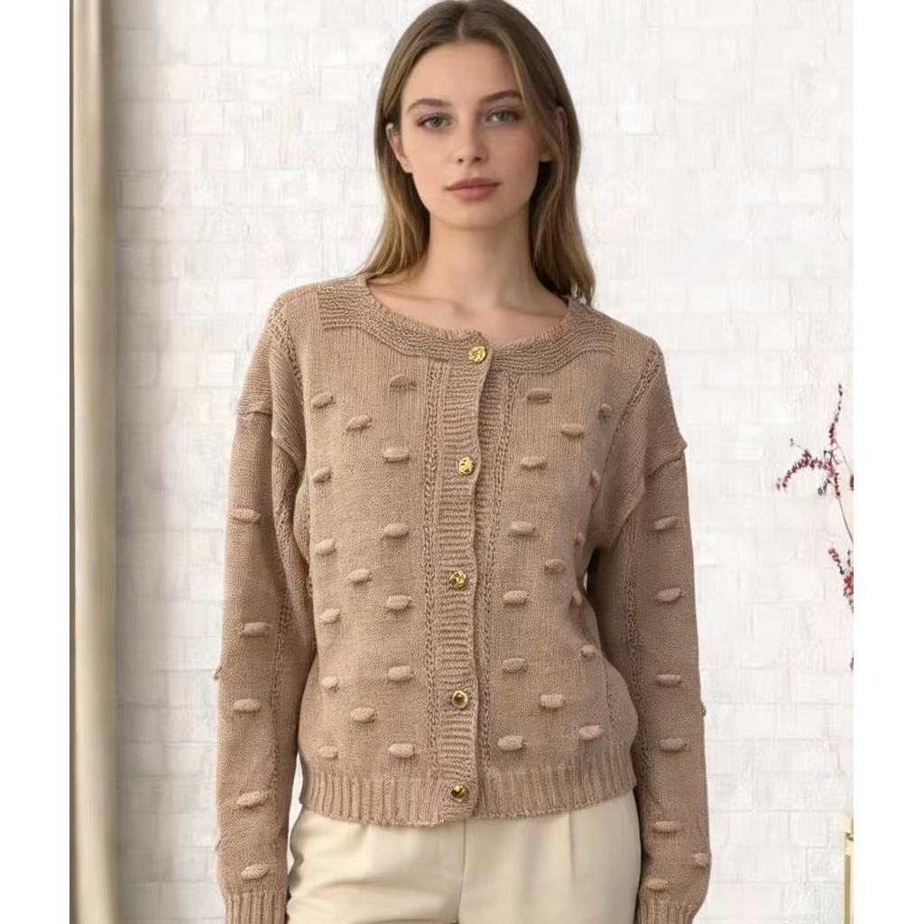Novo suéter feminino de tricô com botões