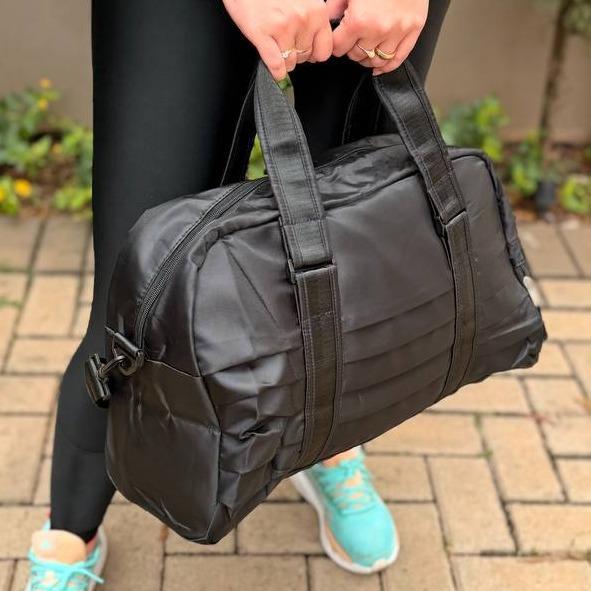 Bolsa Mala Academia Feminina Esportiva Impermeável Compartimento para Tênis e 5 Divisórias Blogueira