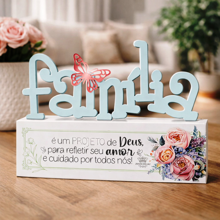 Decoração de Mesa com Pedestal - Família é um Projeto de Deus para Refletir seu Amor e Cuidado por Todos Nós
