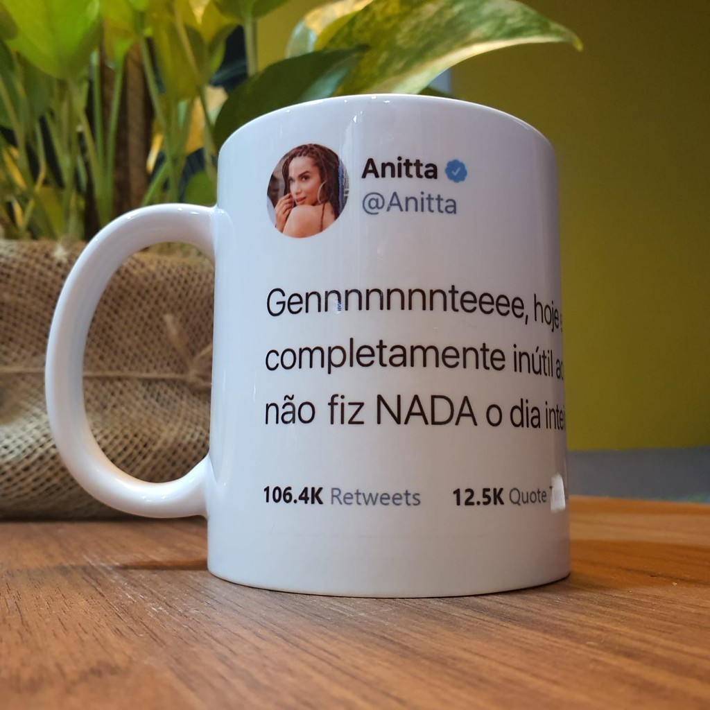 Caneca De Porcelana Tweet Anitta - Hoje eu fui completamente inútil ao meu país