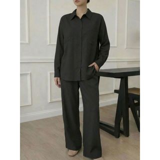 REF：AS1935 - Conjunto，Este conjunto feminino inclui uma camisa e calças de cintura alta e corte reto