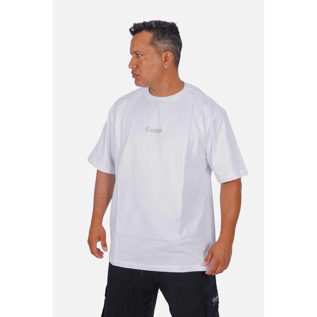 Camiseta Compton Oversized Logo Refletivo Branca