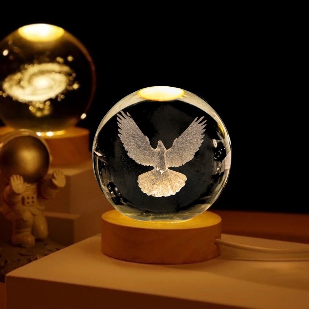 Luminária Decorativa Globo LED Mesa Vidro 3d Base Madeira Abajur Presente Quarto Lua Bola de Cristal