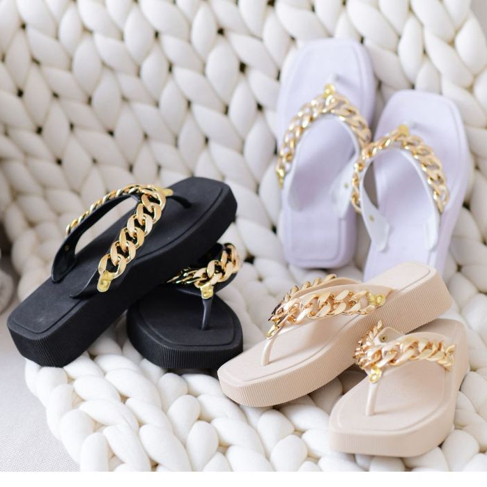 Sandalia Papete Feminino com Correntes Solado em Plataforma Confortavel Leve Luxuoso Bico Quadrado