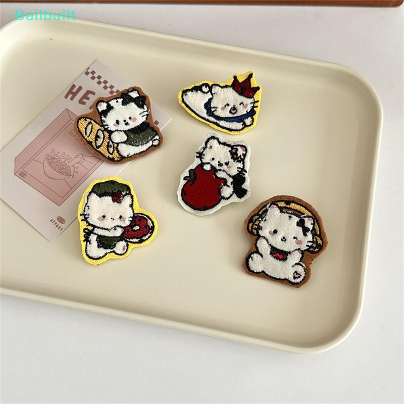 [BLU] Desenho Animado Fofo Bordado Hello Kitty Broche De Pelúcia Amuletos KT Bolsa De Gato Decoração Emblema De Roupas A