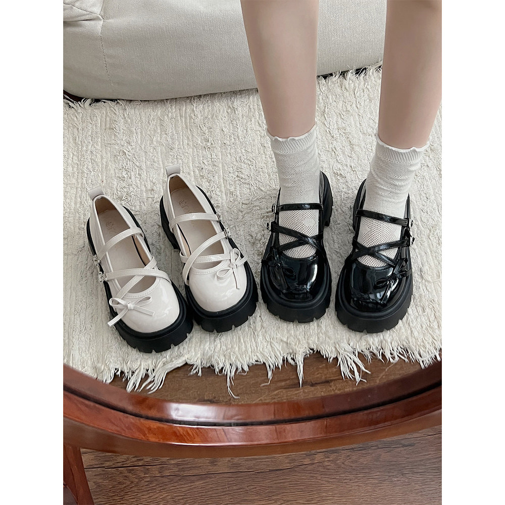 Sapatos de couro pequenos Mary Jane de sola grossa feminino 2025 novo estilo verão estilo britânico Retro dedo do pé red em Oferta na Shopee