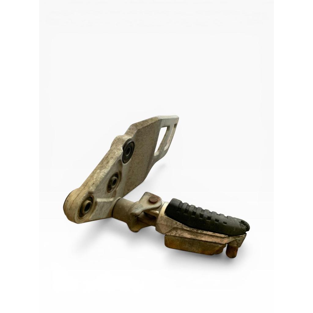 Suporte estribo direito  Bandit 650 Naked 2011/16  n438