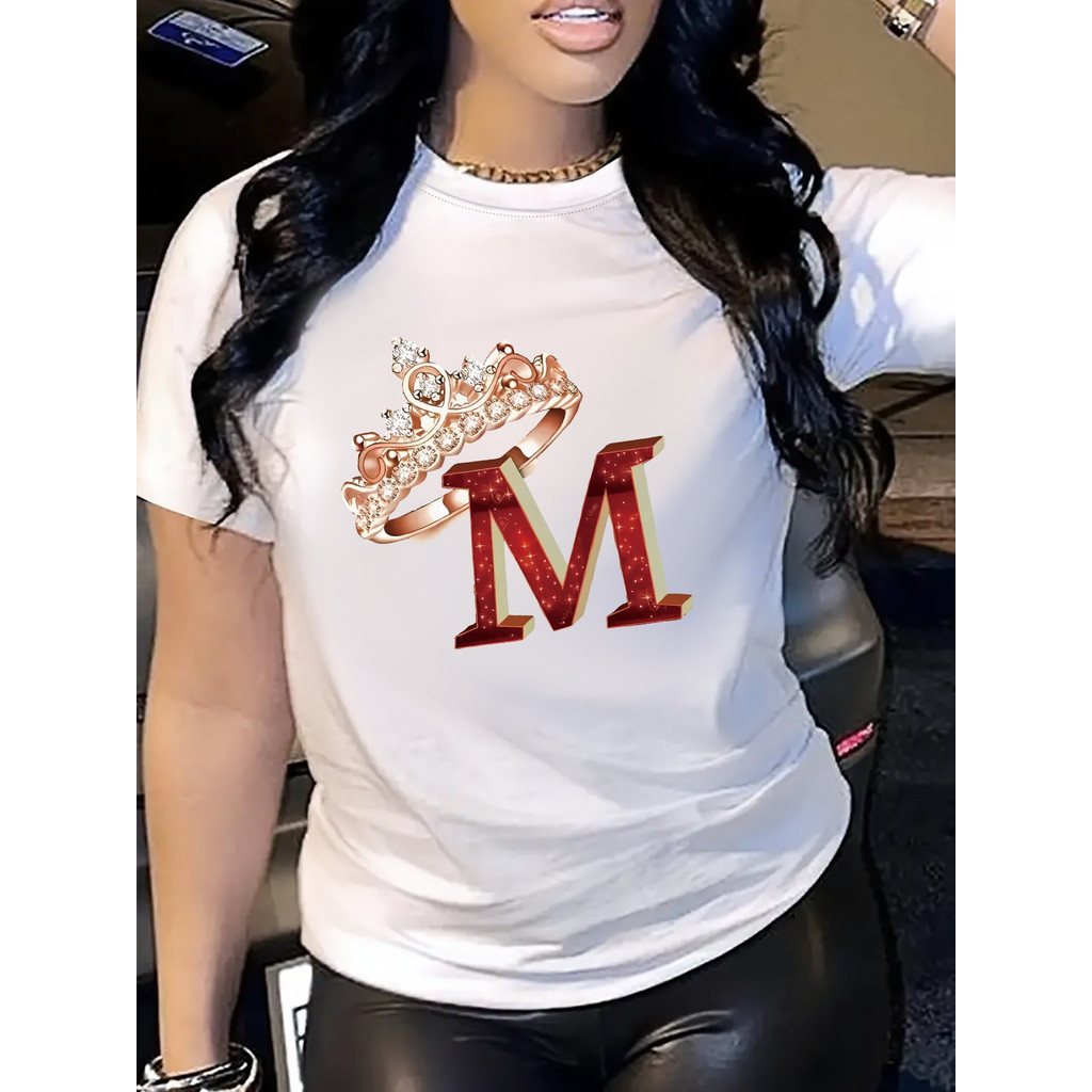 Camiseta Feminina Folgada E Confortável Em Puro Algodão, Com A Letra "M" Vermelha E Estampa De Coroa Com Strass Dourado 
