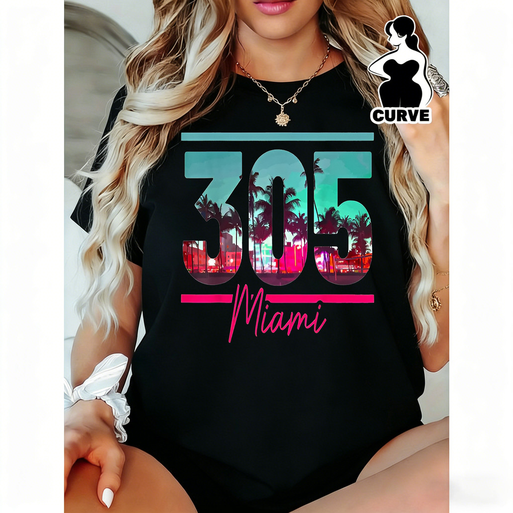 Camiseta Feminina Miami 305 Estampa Tropical com Palmeiras e Cidade Noturna Moderna Confortável Estilosa Verão